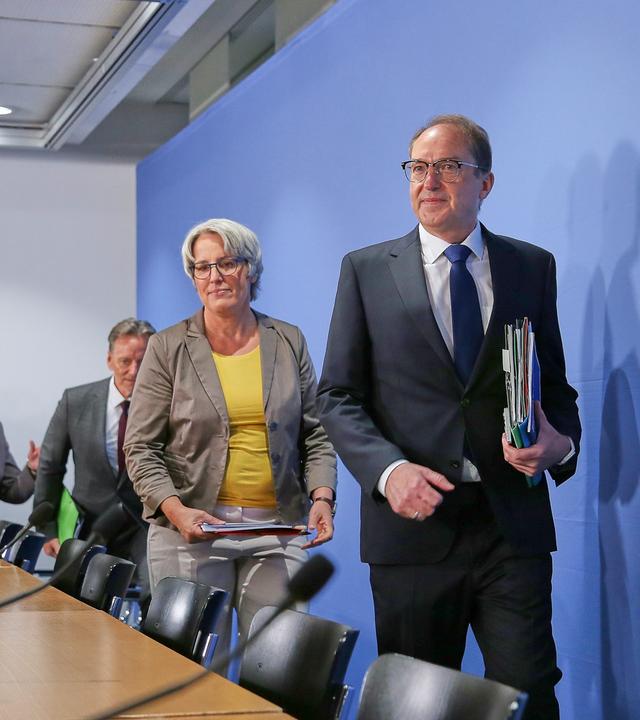 Berlin, Deutschland, 21.07.2026: Haus der Bundespressekonferenz: Bundeslagebild Sexualdelikte zum Nachteil von Kindern und Jugendlichen 2025: Angela Wefers (BPK), Holger Muench, Praesident des Bundeskriminalamtes (BKA), Kerstin Claus, unabhaengige Bundesbeauftragte gegen sexuellen Missbrauch von Kindern und Jugendlichen (UBSKM), Bundesminister des Innern Alexander Dobrindt (CSU)