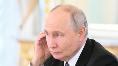 Putin trifft sich mit dem chinesischen Ministerpräsidenten Li Qiangin St. Petersburg