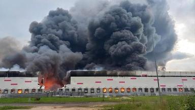 Brand im Logistikzentrum von Wildberries in Ryazan nach Drohnenangriff