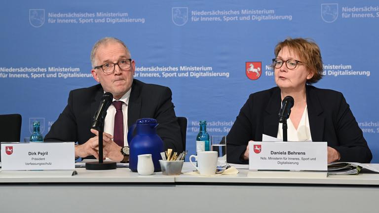 Pressekonferenz mit Niedersachsens Innenministerin Behrens (SPD)