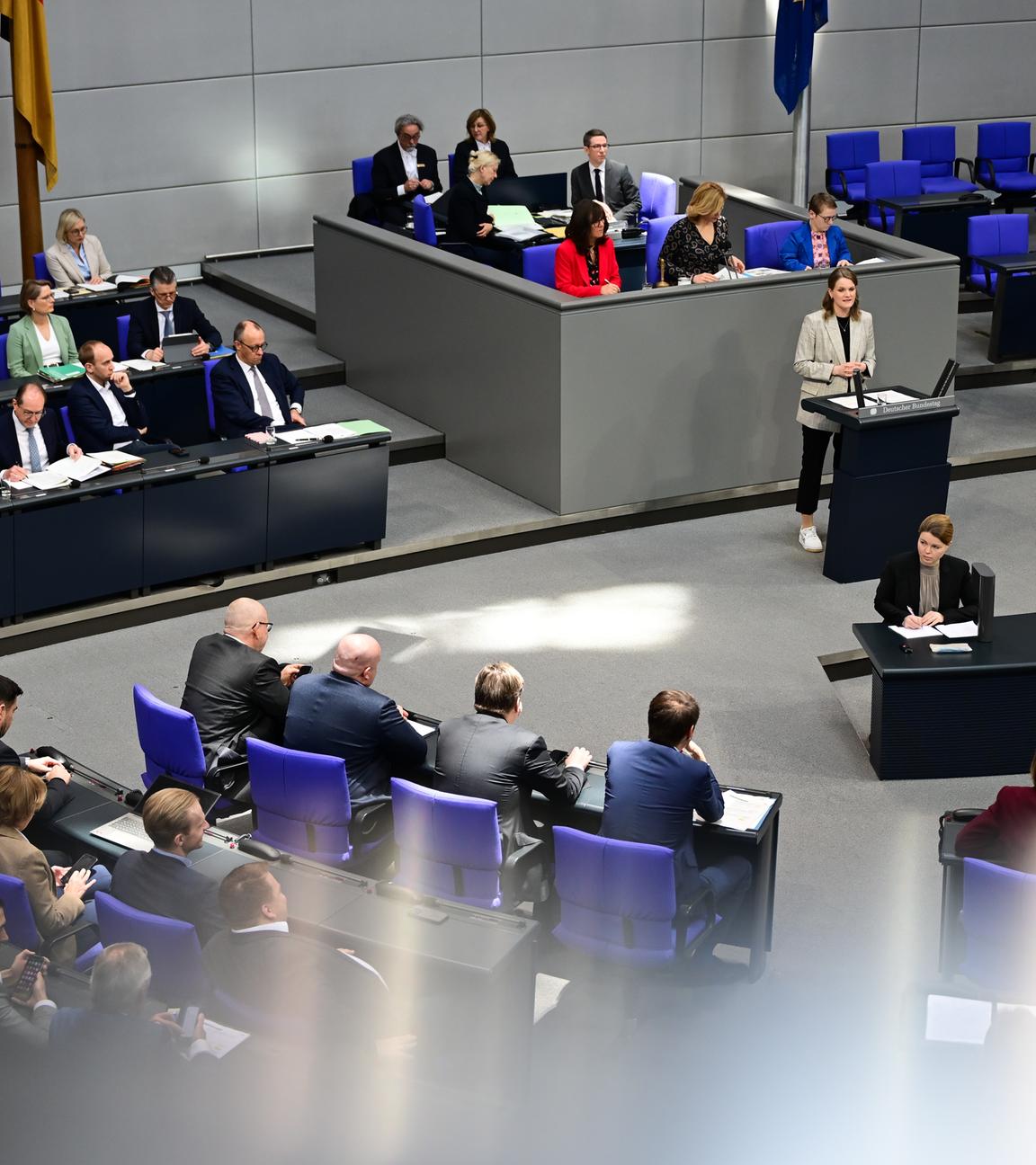 Sonja Eichwede (SPD), Mitglied des Deutschen Bundestages, spricht während der 60. Sitzung des 21. Deutschen Bundestages zum Thema Reform des Gemeinsamen Europäischen Asylsystems.