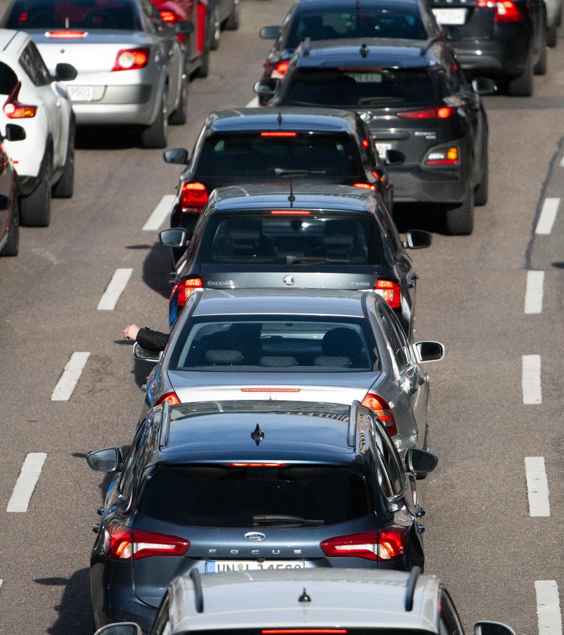 Autos in einem Stau auf der Autobahn