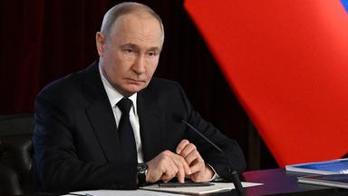 Der russische Präsident Wladimir Putin nimmt an der jährlichen erweiterten Sitzung des Vorstands des russischen Innenministeriums in Moskau teil.