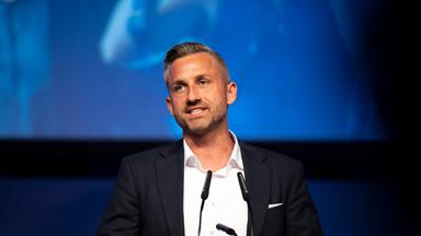 ARCHIV - 18.09.2026, Mecklenburg-Vorpommern, Neubrandenburg: Ulrich Siegmund (AfD), Wahlsieger aus Sachsen-Anhalt, spricht bei der Wahlkampf-Abschlussveranstaltung der AfD Mecklenburg-Vorpommern in Neubrandenburg.
