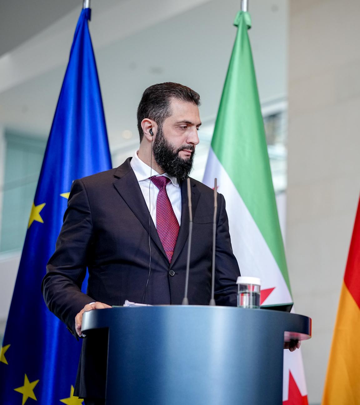 30.03.2026, Berlin: Syriens Übergangspräsident Ahmed al-Scharaa und Bundeskanzler Friedrich Merz (CDU) geben im Bundeskanzleramt eine Pressekonferenz. (zu dpa: «Merz stellt klar: 80-Prozent Rückkehrziel kam von al-Scharaa»)