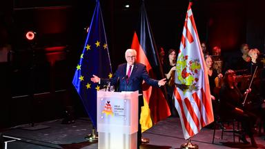 Bundespräsident Frank-Walter Steinmeier spricht beim Festakt zum Tag der Deutschen Einheit im Konzerthaus «Zur Glocke» .