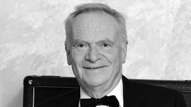 Großbritannien, London: Der britische Autor Jeffrey Archer kommt zur The Hard Rock Pinktober Gala. Archer ist tot. Nach Angaben seines Verlags starb er im Alter von 86 Jahren plötzlich und friedlich zu Hause.