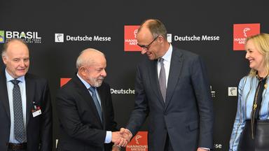 Bundeskanzler Friedrich Merz (CDU) und Brasiliens Präsident Luiz Inácio Lula da Silva (2.vl)