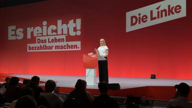 Ines Schwerdtner, Vorsitzende der Partei Die Linke, spricht beim Bundesparteitag der Linken in der Metropolishalle in Potsdam.
