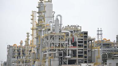 China, Zhanjiang: Die Anlagen des integrierten Standorts der BASF in der südchinesischen Provinz Guangdong. Der deutsche Chemieriese BASF hat am Donnerstag (26.03.2026) seinen riesigen Produktionskomplex in Betrieb genommen und damit das größte Einzelinvestitionsprojekt im Besitz eines deutschen Unternehmens in China abgeschlossen.