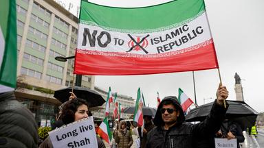 Friedliche Proteste der Iraner in Lissabon