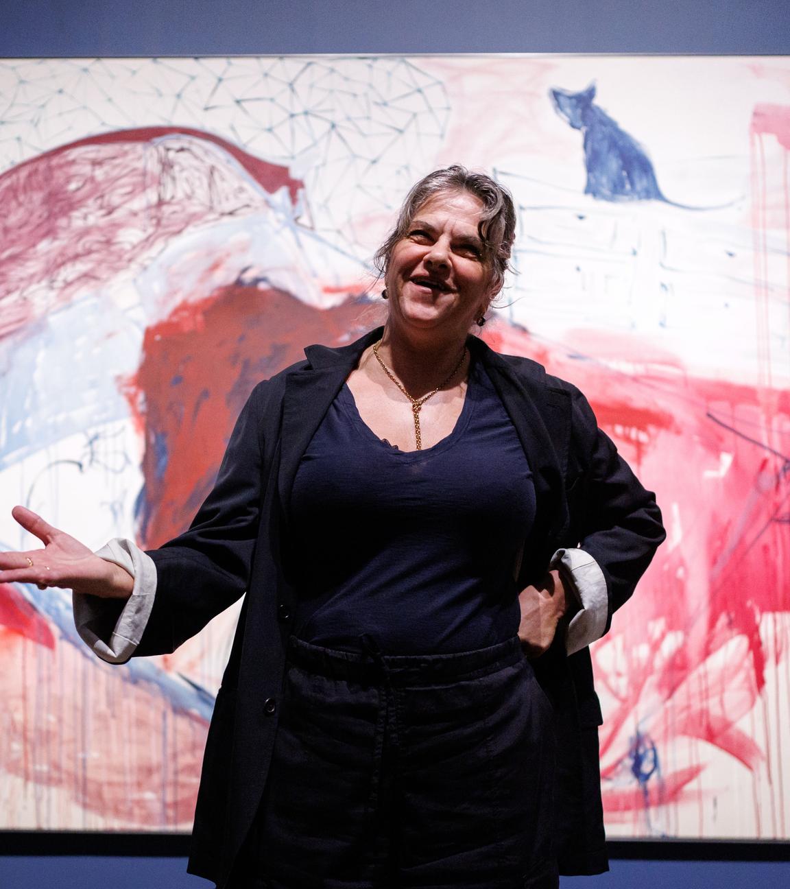 Die englische Künstlerin Tracey Emin posiert mit ihrem Gemälde mit dem Titel „The End of Love“ während eines Fototermines für die bevorstehende Ausstellung „Tracey Emin: A Second Life“ in der Tate Modern in London, Großbritannien, am 23. Februar 2026 (veröffentlicht am 25. Februar 2026). Die Ausstellung läuft vom 27. Februar bis zum 31. August 2026 und ist ihre bislang größte Ausstellung.