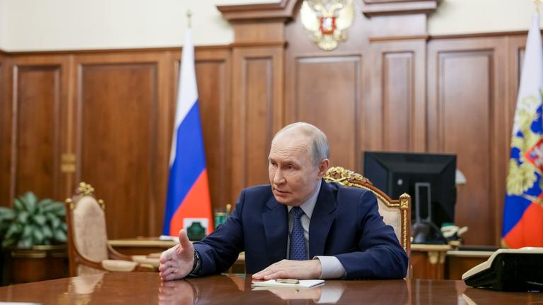 Der russische Präsident Wladimir Putin trifft sich am 10. März 2026 im Kreml in Moskau mit dem Chef der Volksrepublik Donezk, Denis Puschilin (nicht im Bild).