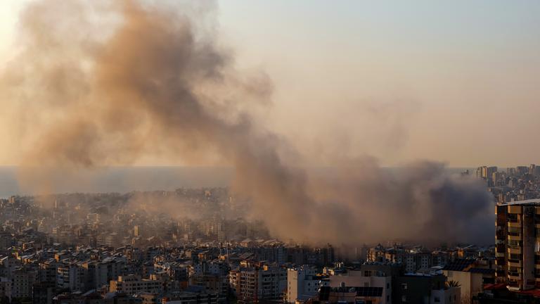Rauchwolken nach einem israelischen Luftangriff auf Dahieh, in den südlichen Vororten von Beirut, Libanon, 10. März 2026