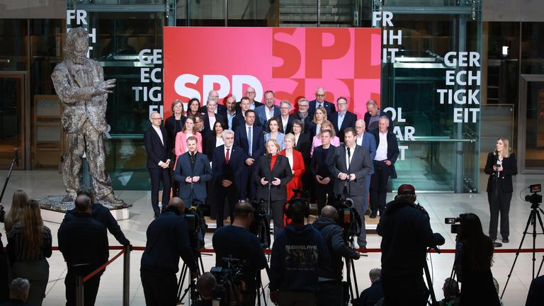 Pressekonferenz in Berlin im Anschluss an eine Sondersitzung des SPD-Vorstands