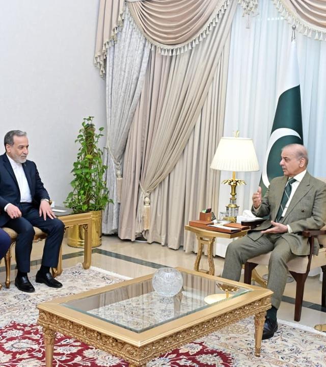 A handout picture made available by the Pakistan Prime Minister Office shows Pakistani Prime Minister Shehbaz Sharif (R) attending a bilateral meeting with Iranian Foreign Minister Abbas Araghchi (2-L) in Islamabad, Pakistan, 25 April 2026. According to Iranian Foreign Ministry spokesperson Esmaeil Baqaei, no meeting was planned to take place between Iran and the US during Araghchi's visit to Islamabad.