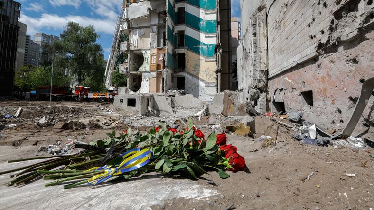 Kyiv mourns victims of deadly Russian combined attack