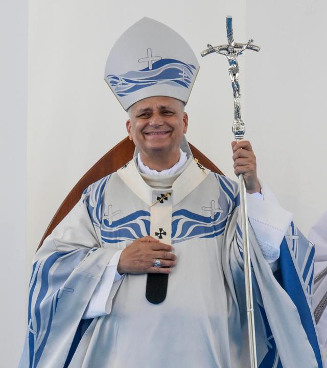 Papst Leo XIV. feiert während seines Pastoralbesuchs auf der Insel Lampedusa in Süditalien eine Heilige Messe mit dem Bildnis der Muttergottes von Portosalvo.