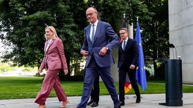 Bundeskanzler Merz baut Kabinett um