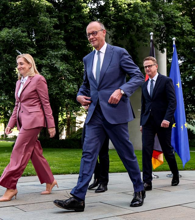 Bundeskanzler Merz baut Kabinett um