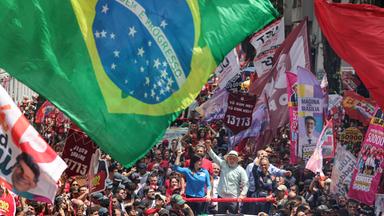 Amtierender Präsident Lula nimmt an einer Parade teil
