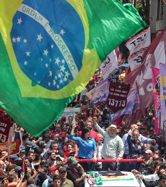 Amtierender Präsident Lula nimmt an einer Parade teil