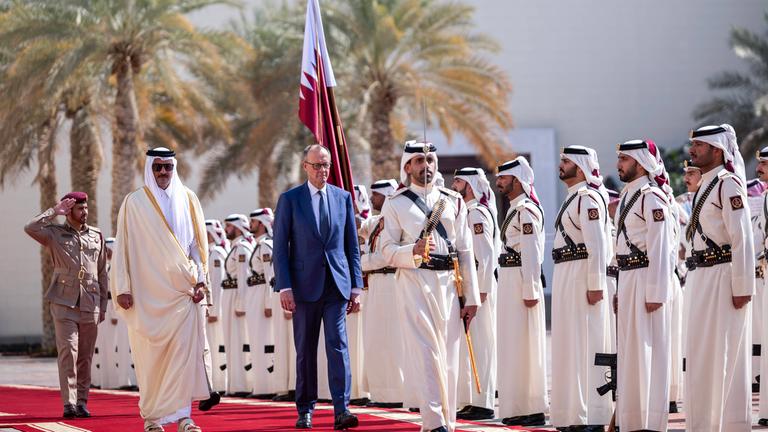 Der Emir von Katar trifft sich mit Kanzler Merz zu offiziellen Gesprächen