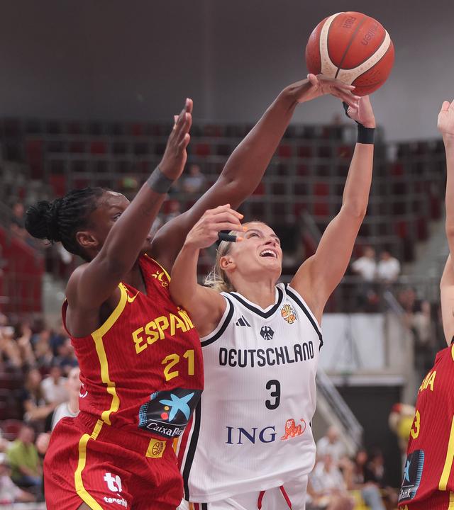 Basketball-Länderspiel: Deutschland - Spanien