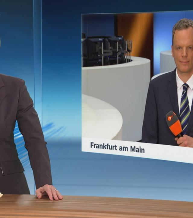 Zu sehen ist heute journal Co-Moderatorin Gundula Gause, wie sie mit dem ZDF-Wirtschaftsexperten Florian Neuhann über den Stellenabbau bei Zalando spricht 