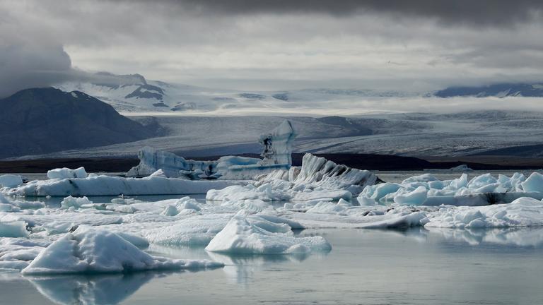 Der Quelccaya-Gletscher liefert Wasser für Weiden, Trinkwasser und Fischzucht - aber er zieht sich zurück.
