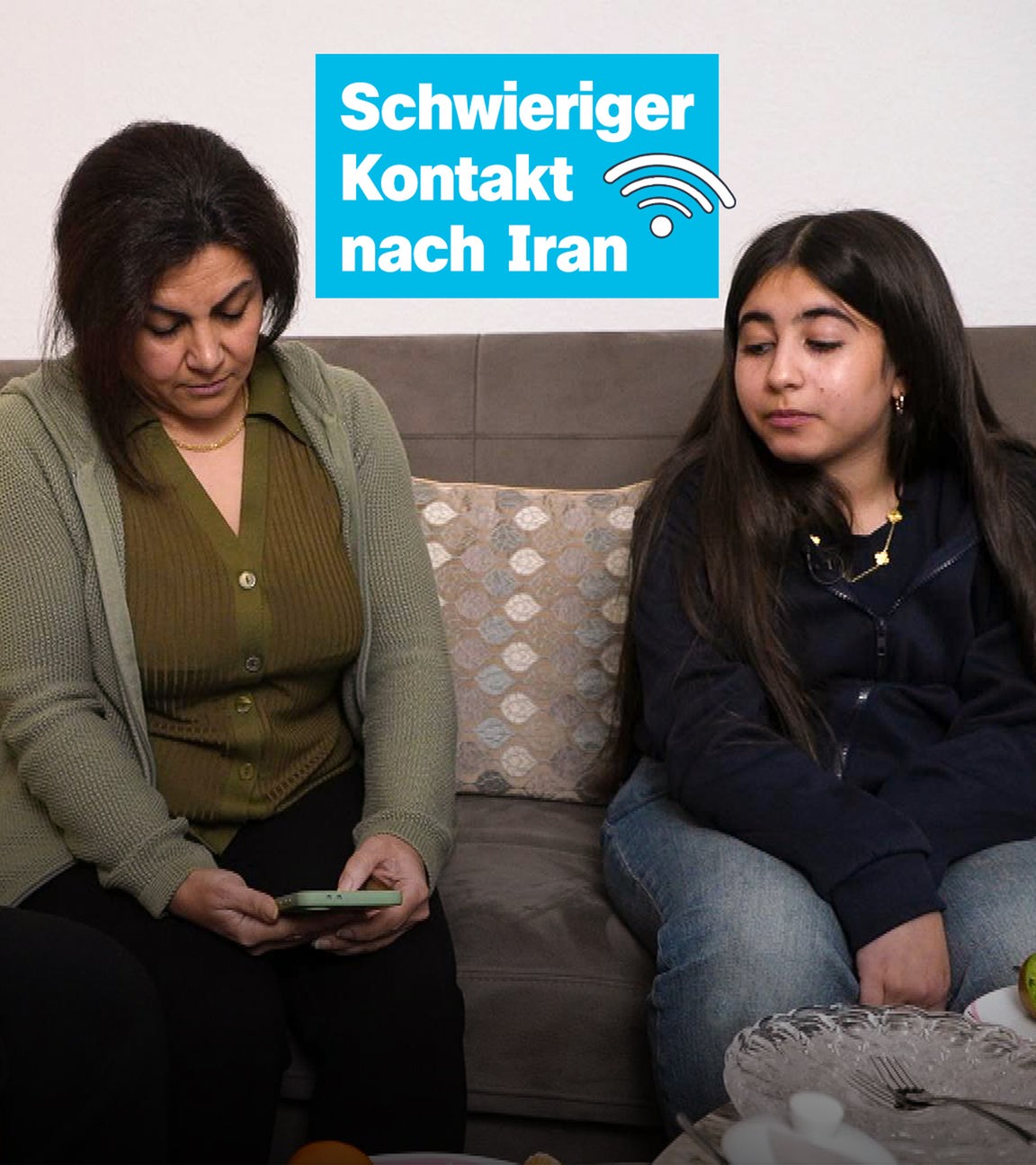 Die 12-jährige Arina und ihre iranische Familie versucht ihre Verwandten in Iran zu erreichen.