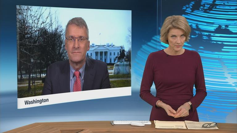 Schaltgespräch zwischen der Moderatorin Marietta Slomka und dem Korrespondenten Elmar Theveßen.