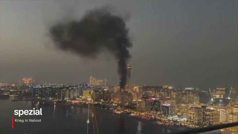 Rauch über der Stadt - Bild nach einen Angriff 