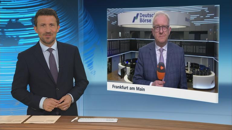 Wirtschaftsgespräch zwischen dem Moderator Christopher Wehrmann und dem Wirtschaftsexperte Frank Bethmann