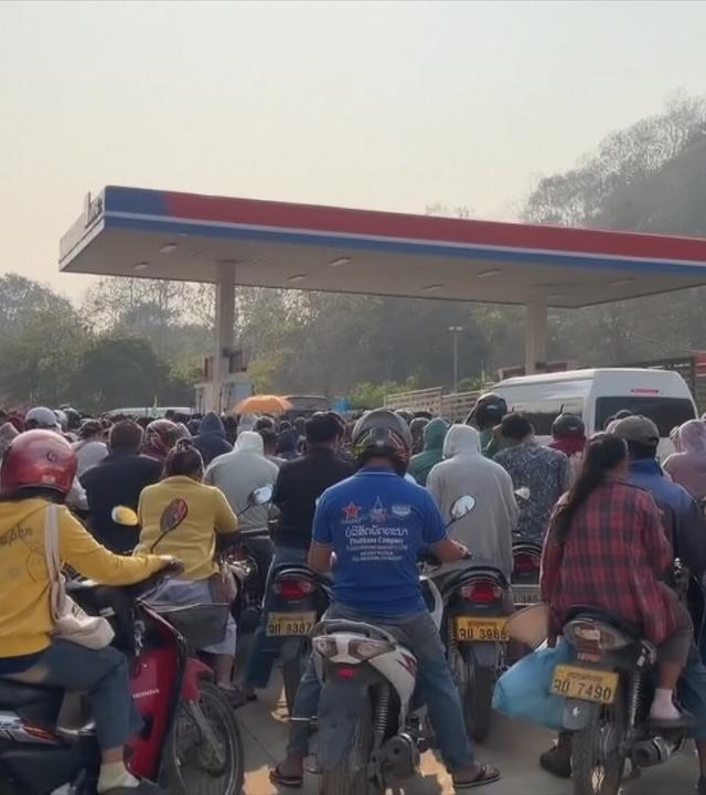 Schlange-an-Tankstelle-Asien-