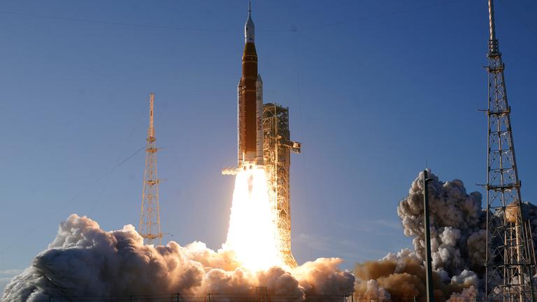 Erfolgeicher Artemis-2-Start: Zum ersten Mal seit 1972 fliegen Menschen wieder zum Mond – diesmal als internationale Mission. Artemis 2 ist der große Testlauf für die Rückkehr 2028. 