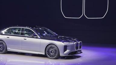 Automobilmarkmesse in Peking. Gezeigt wird ein neues Modell in Silber 