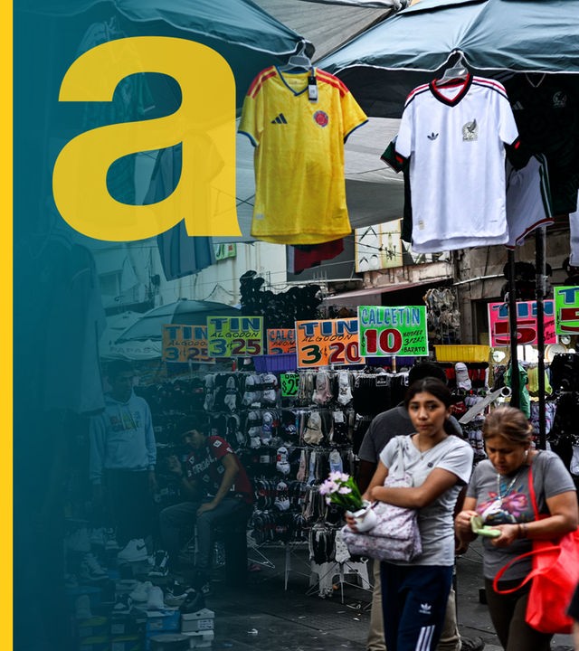 Ein Straßenmarkt in Mexiko-City verkauft inoffizielle Trikots für die WM