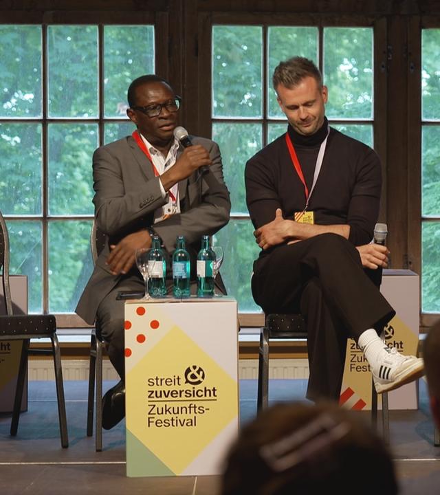Eine Podiumsdiskussion auf dem Zukunftsfestival "Streit und Zuversicht"