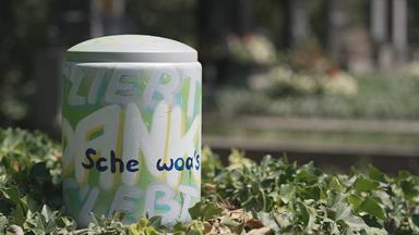 Streetart-Künstler gestalten Urnen im Wettbewerb. 