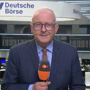 Wirtschaftsgespräch zwischen der Moderatorin Hannah Zimmermann und dem Wirtschaftsexperten Frank Bethmann