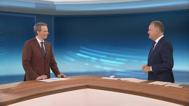 Studiogespräch zwischen dem Moderator Christian Sievers und dem ZDF-Wirtschaftsexperten Florian Neuhann