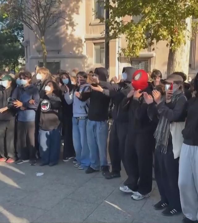 Protest von einer Gruppe junger Leute