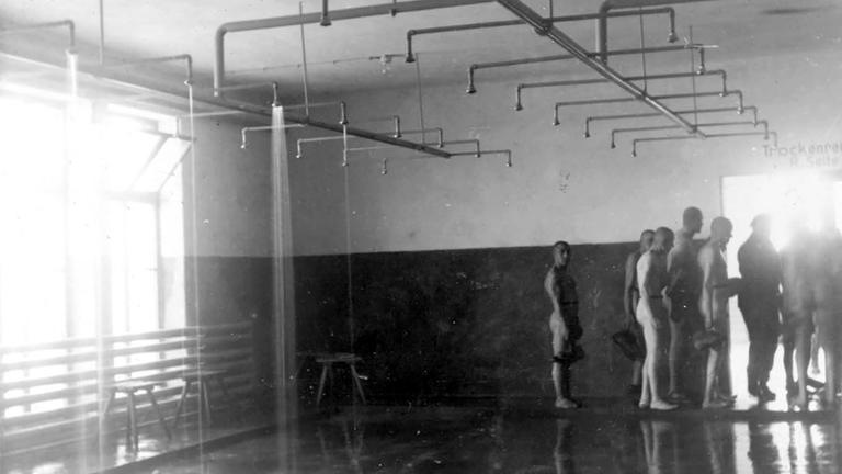 KZ Auschwitz-Birkenau - Der Duschraum. Anders als in den Gaskammern waren die Duschen hier keine Attrappen.