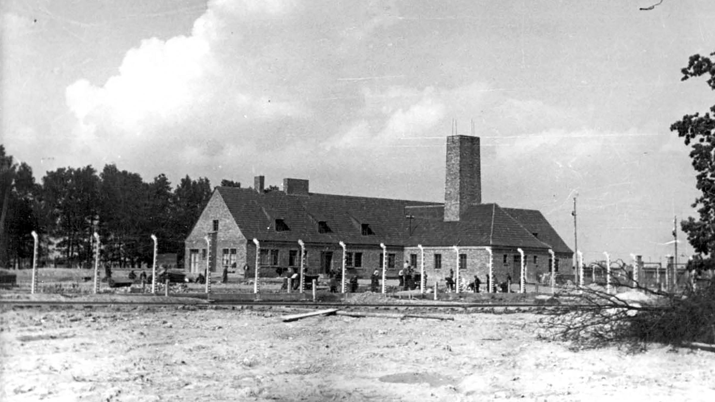 KZ Auschwitz-Birkenau - Krematorium III mit unterirdischer Auskleide und Gaskammer und 15 Öfen.
