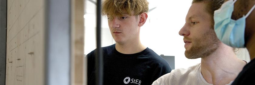 Dominik und sein Ausbilder.