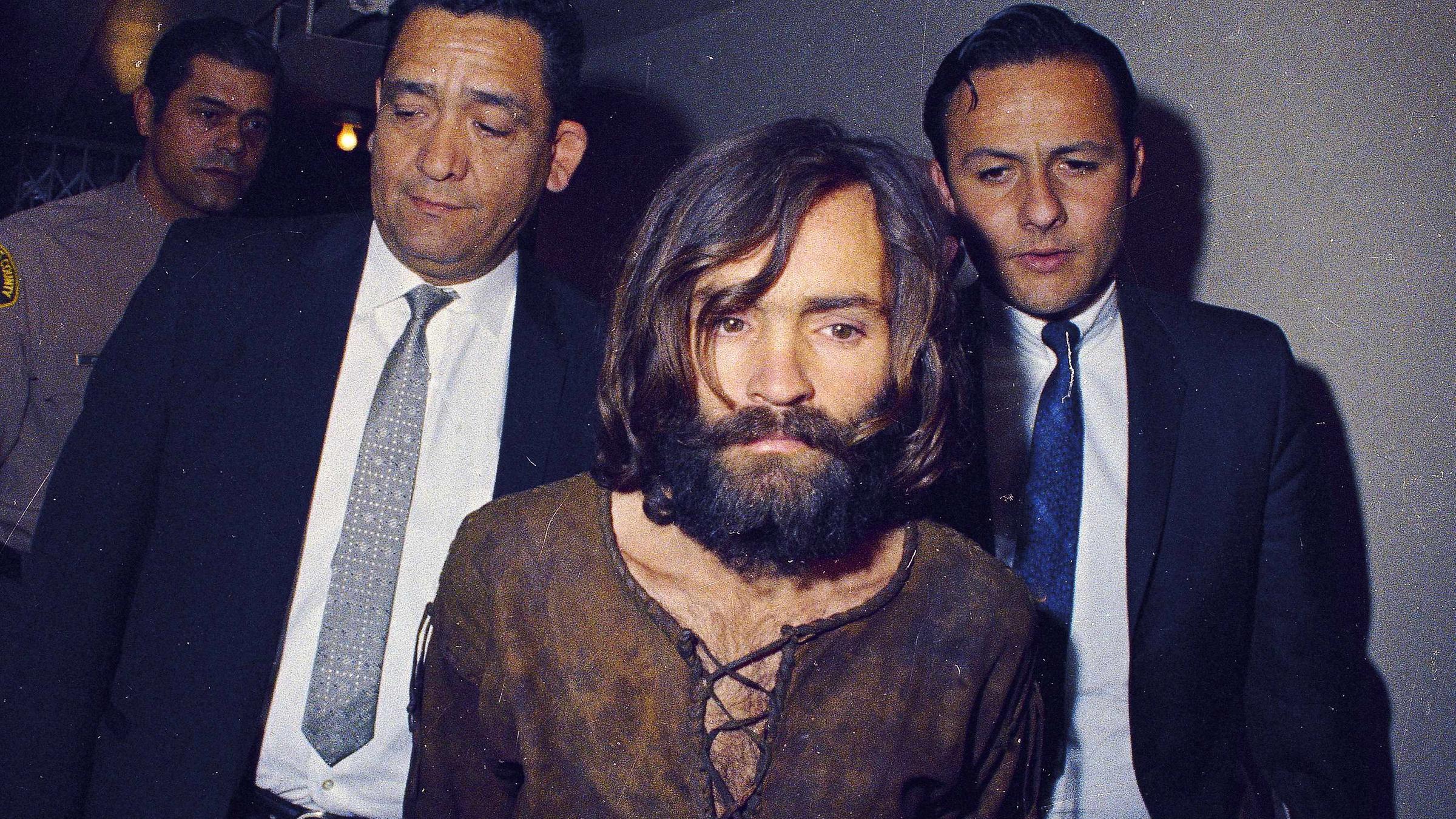 Charles Manson bei seiner Verhaftung , aufgenommen am 01.01.1969 in den USA