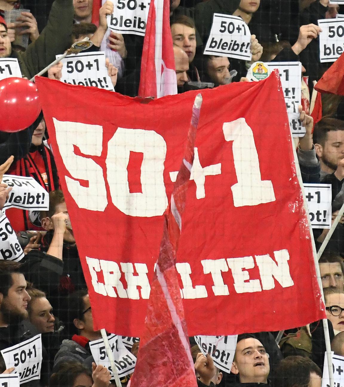Fans demonstrieren für die 50+1-Regel
