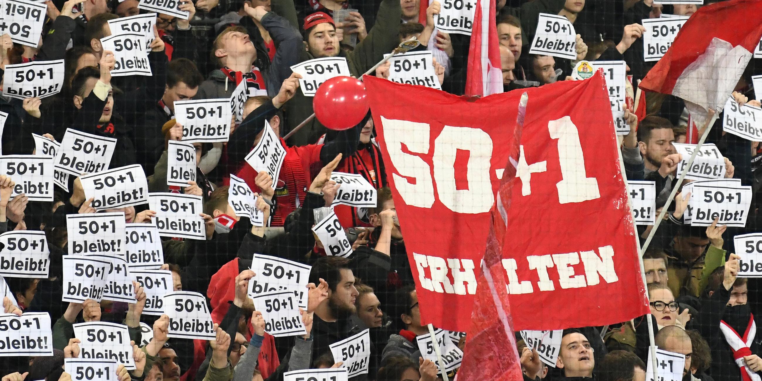 Fans demonstrieren für die 50+1-Regel