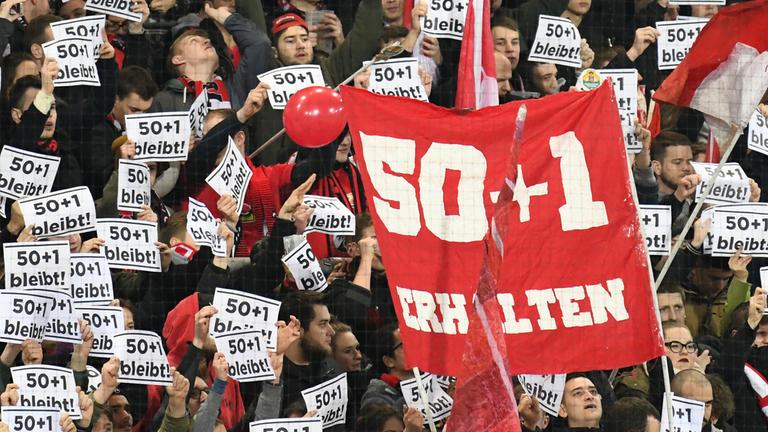 Fans demonstrieren für die 50+1-Regel